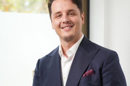 Dr. (Univ. Te.) Nusret Fetai, Privatpraxis für Ästhetische Chirurgie in Düsseldorf